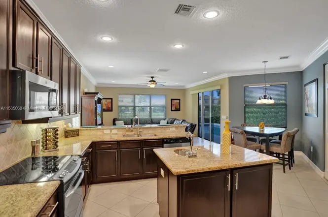 8593 Serena Creek Ave