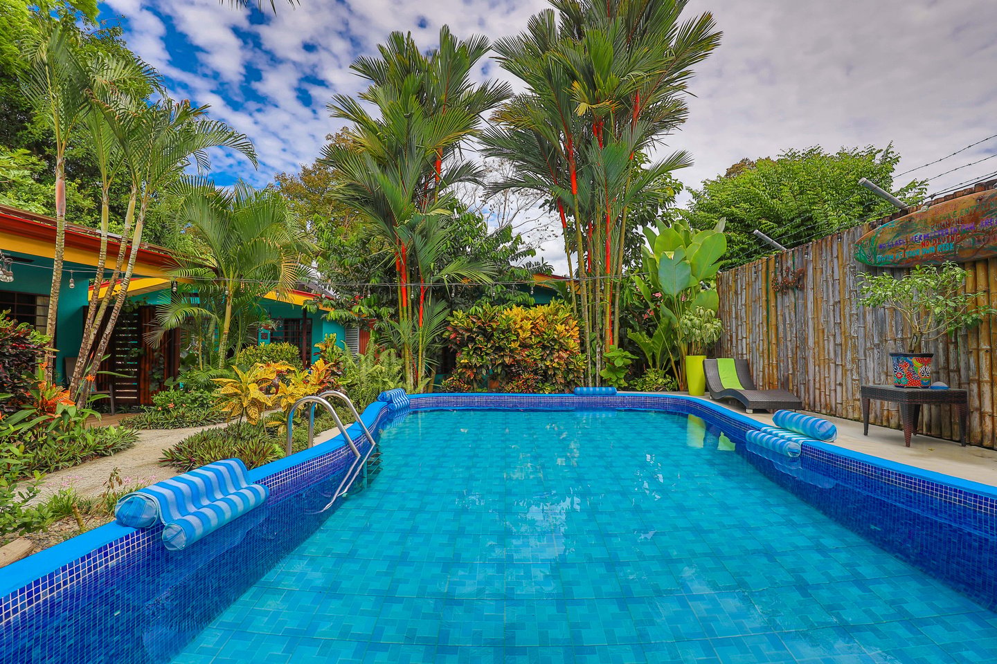 SUCCESSFUL BOUTIQUE HOTEL WITH OWNER’S HOME BY THE BEACH IN UVITA