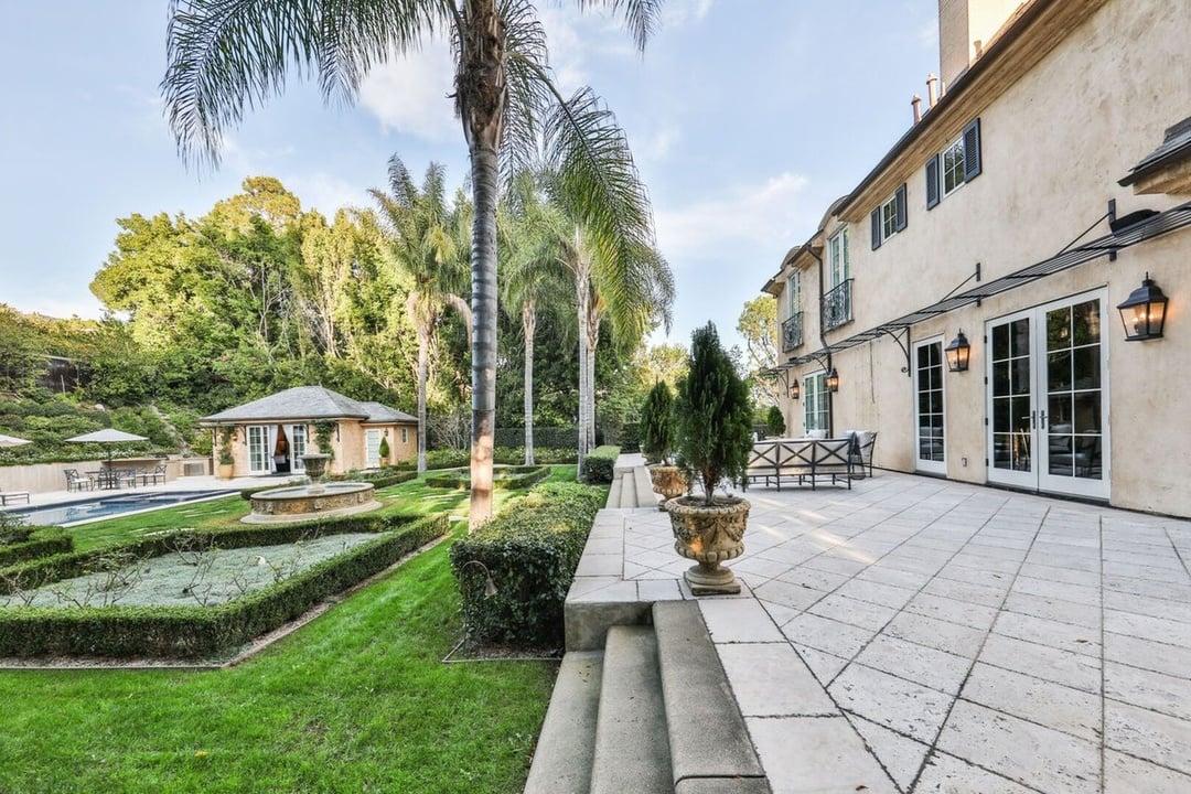 Infinity Manor