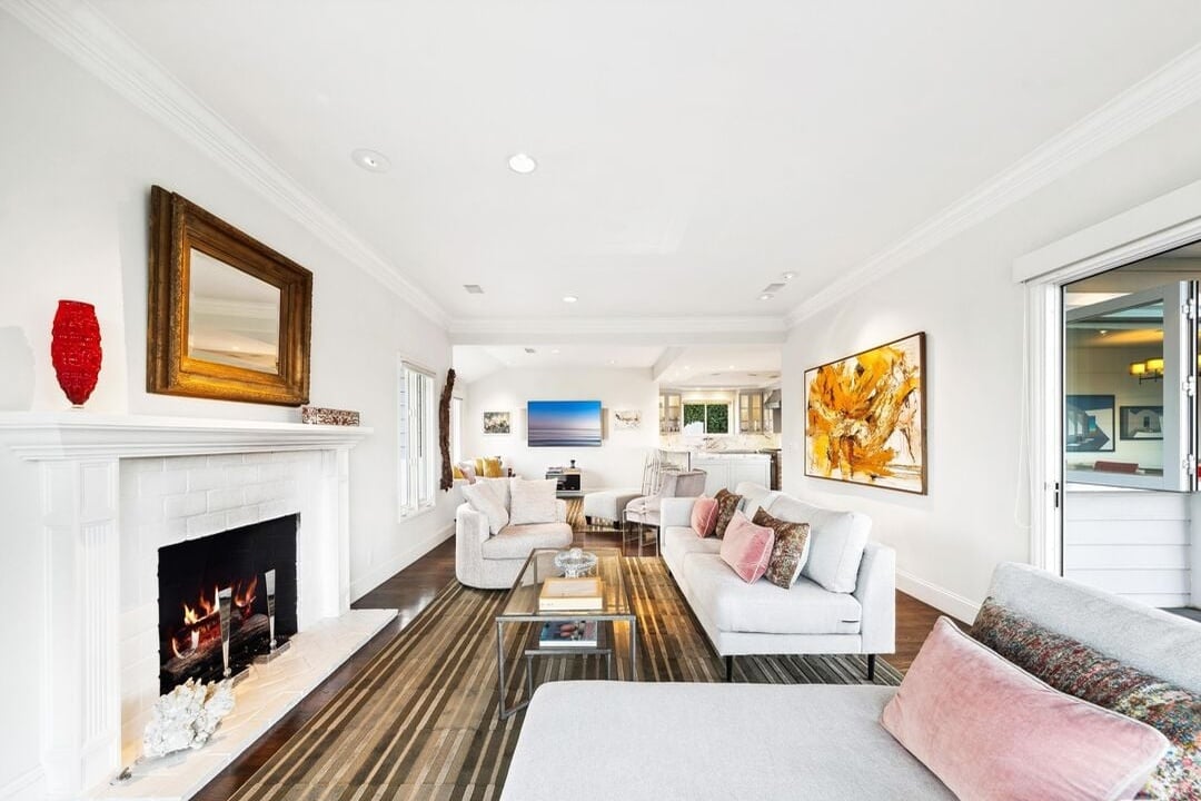 Sierra Mar Dr, 90069