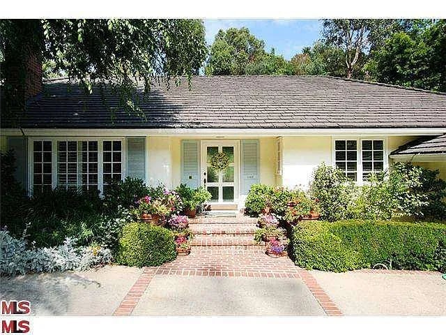 1142 San Ysidro Dr