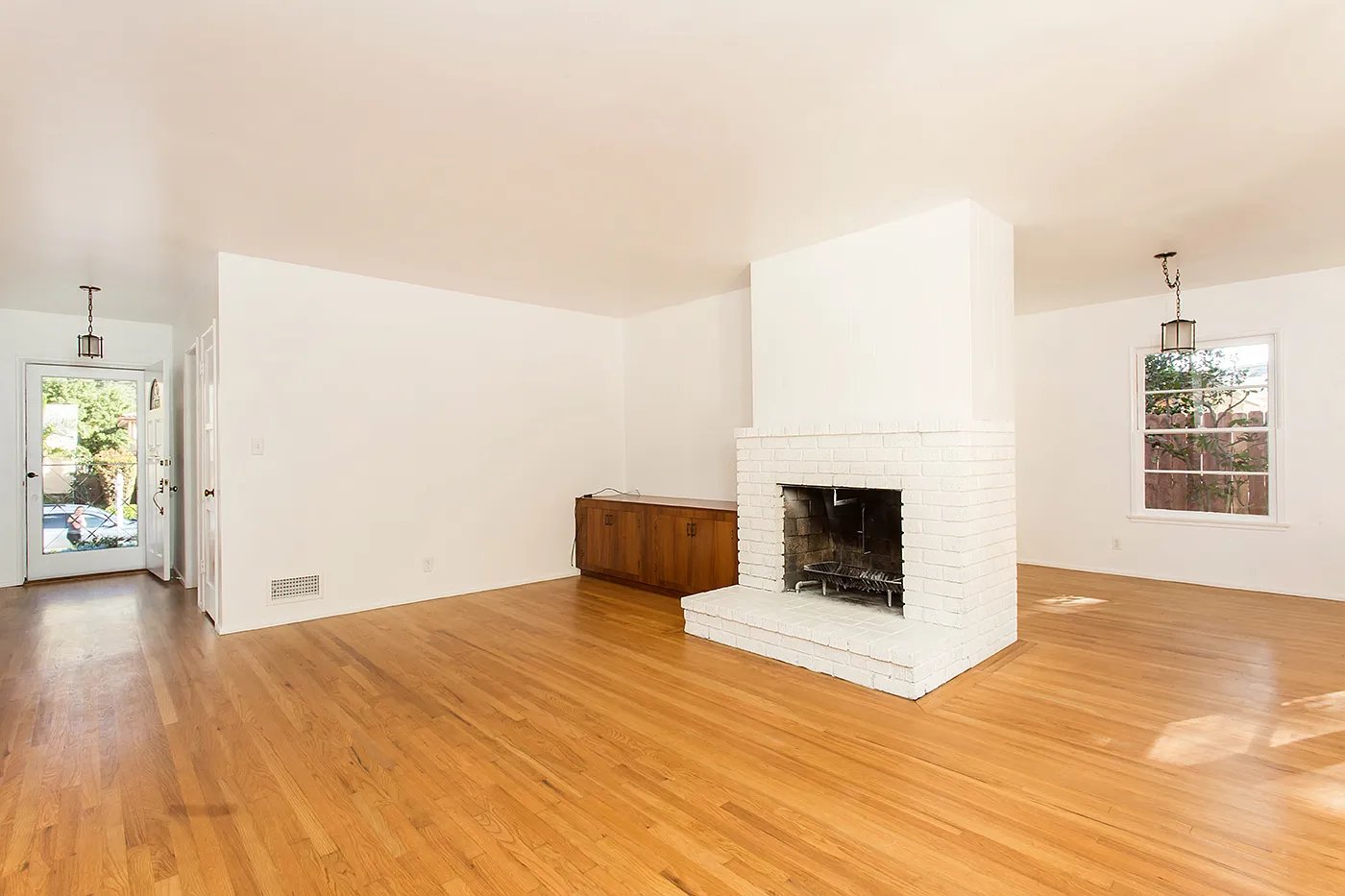 1950's Califonia Living in Prestigious Chevy Chase