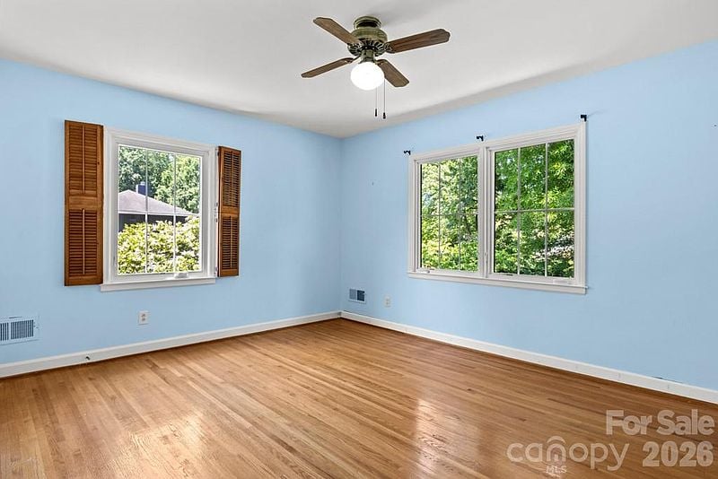 5335 Lansing Dr