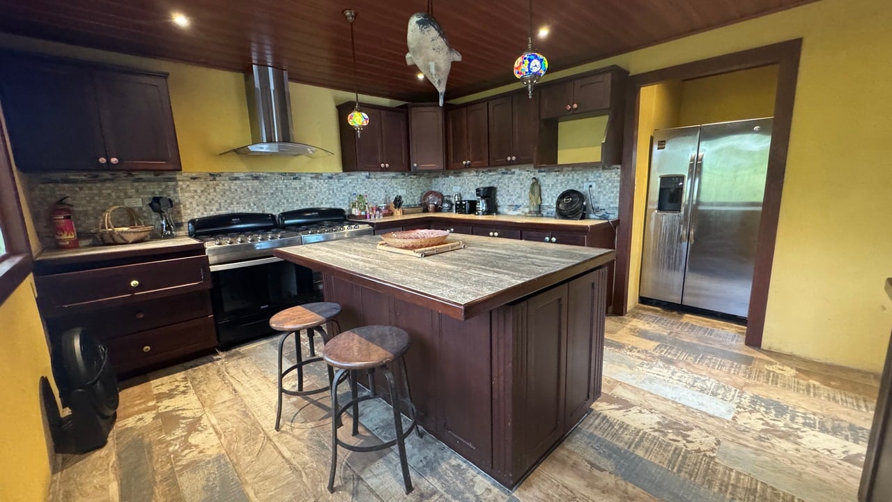 12 Room Hotel in Uvita with Ocean View Expansion Land