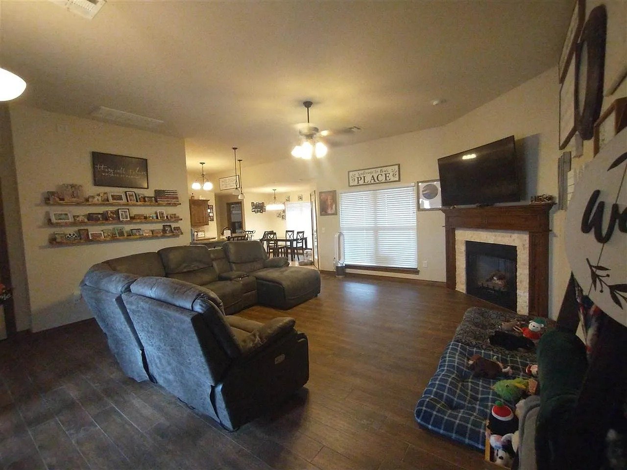 389 NW Mountain Ridge Dr