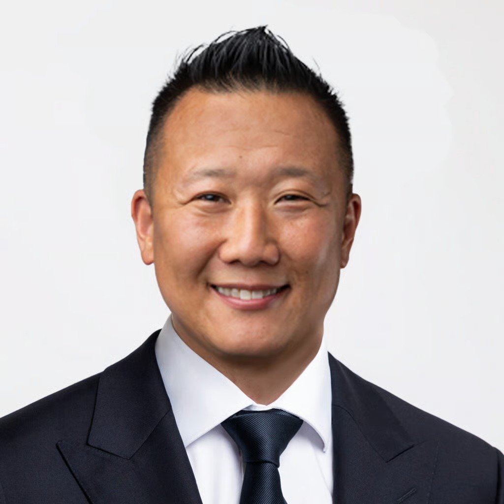 Henry Liu Lake Oswego, OR Real Estate Agent Headshot