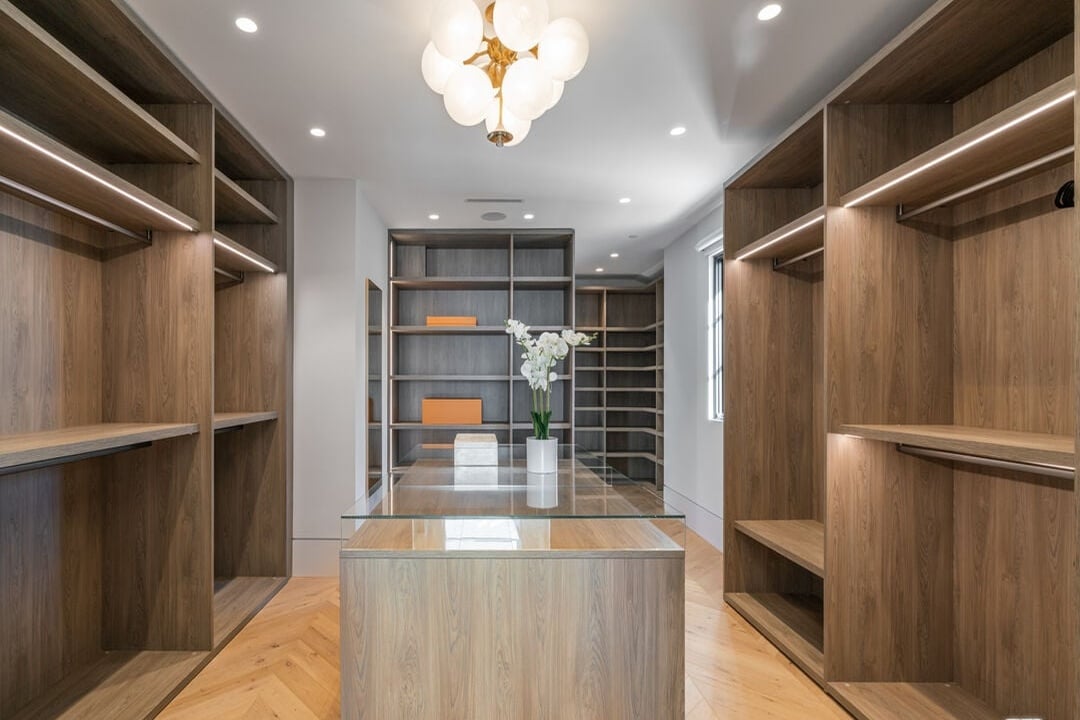 Silverreach Pavilion, N Hillcrest Rd, 90210