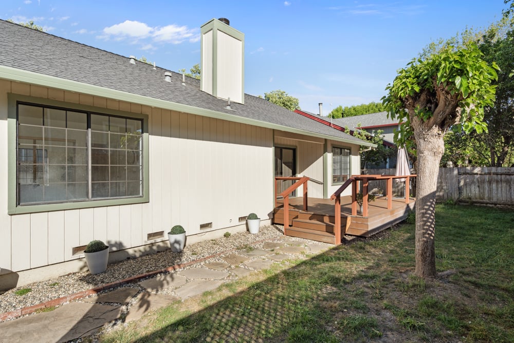 8 Starling Dr