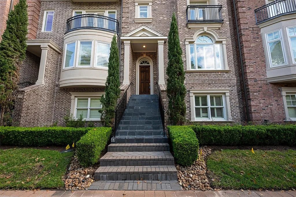 44 Waterway Ct