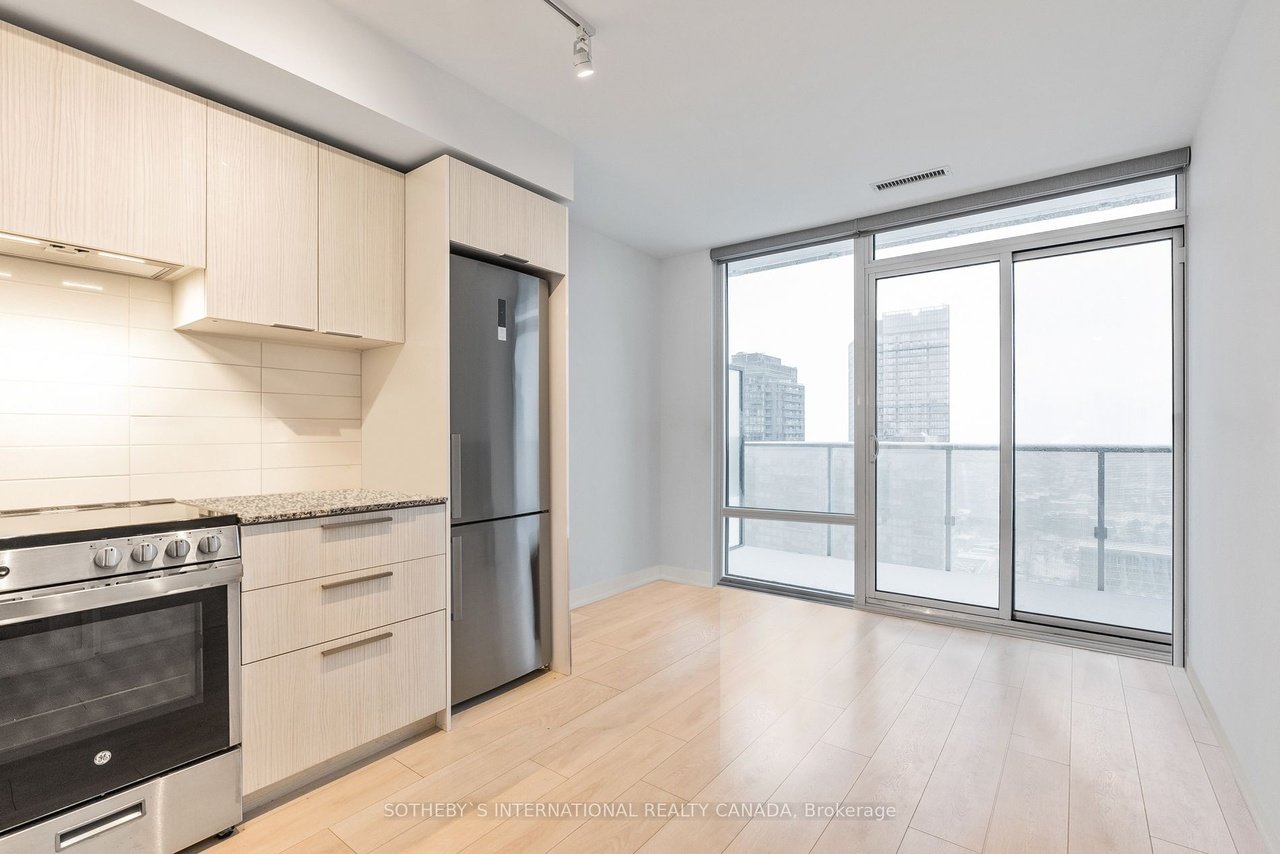 501 Yonge St Unit 3601