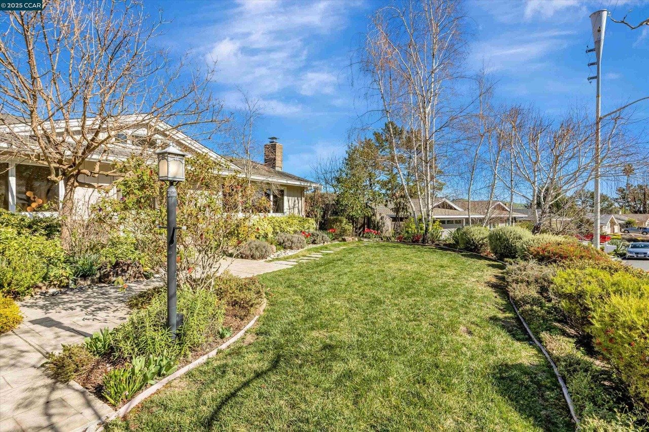 74 Warfield Dr