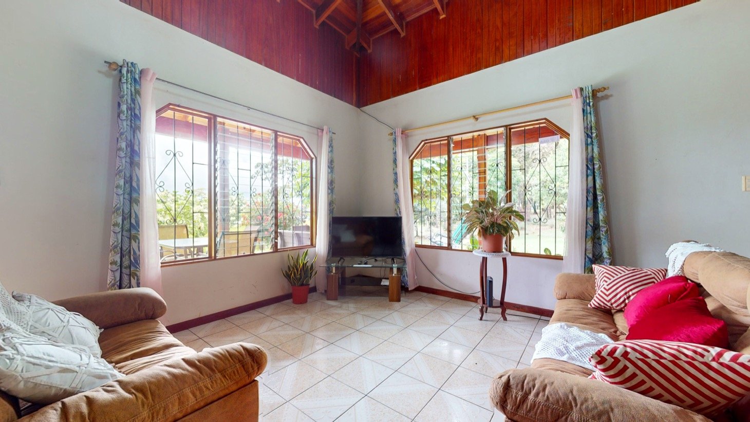 House for Sale in Ojochal, Costa Rica – Traditional Charm on 2.75 Acres