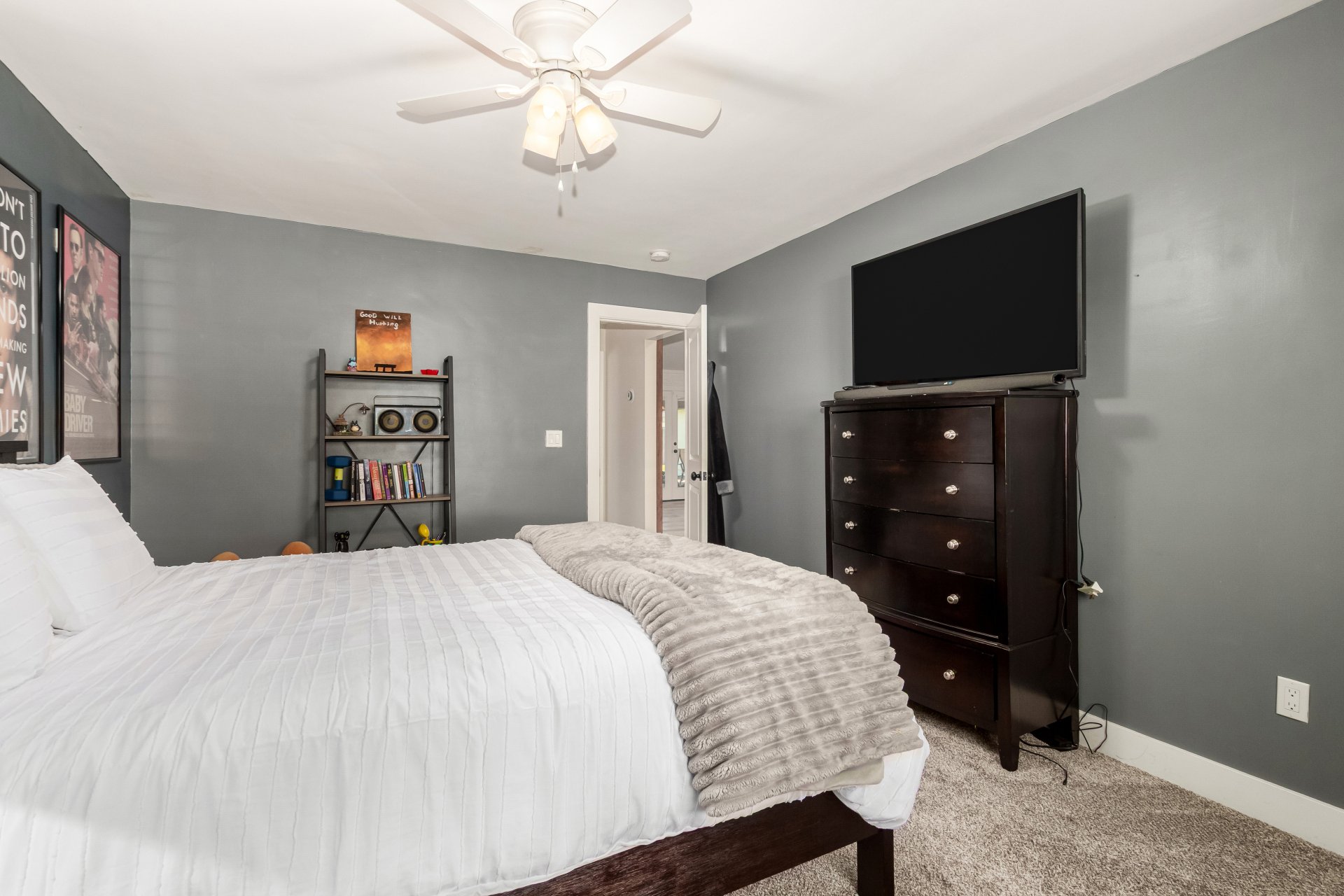 3439 N 45TH Place