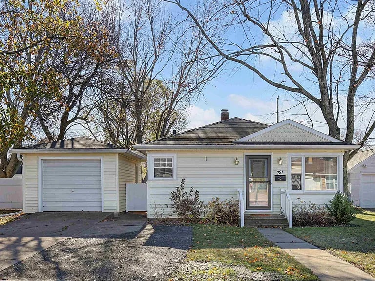 721 Eau Claire Blvd
