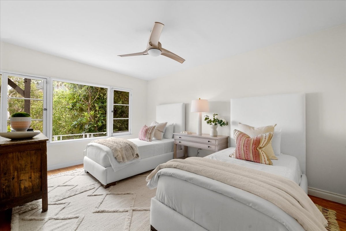 Lake Hollywood 4 + 2 Spanish Home with Views 