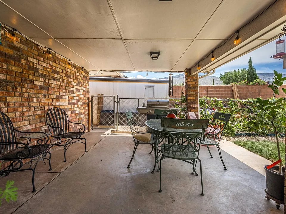3004 Los Robles