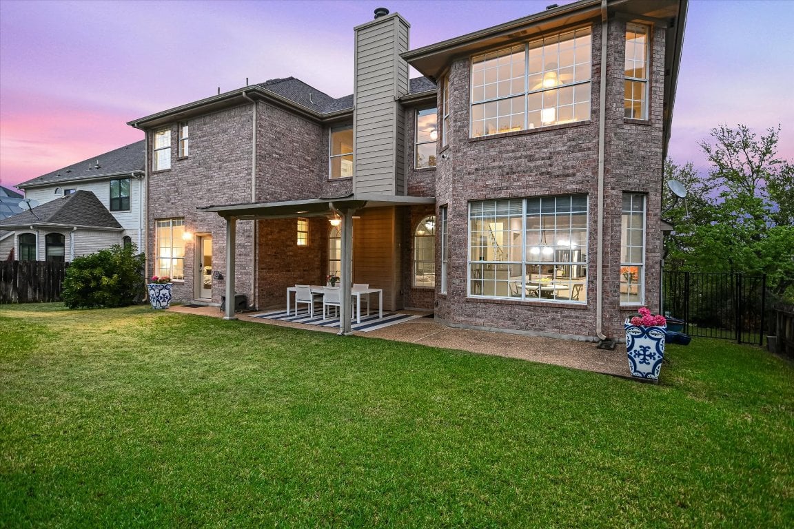 2112 Cliffs Edge Dr