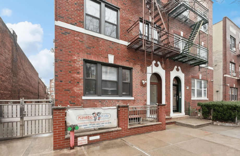 43-40 41st St