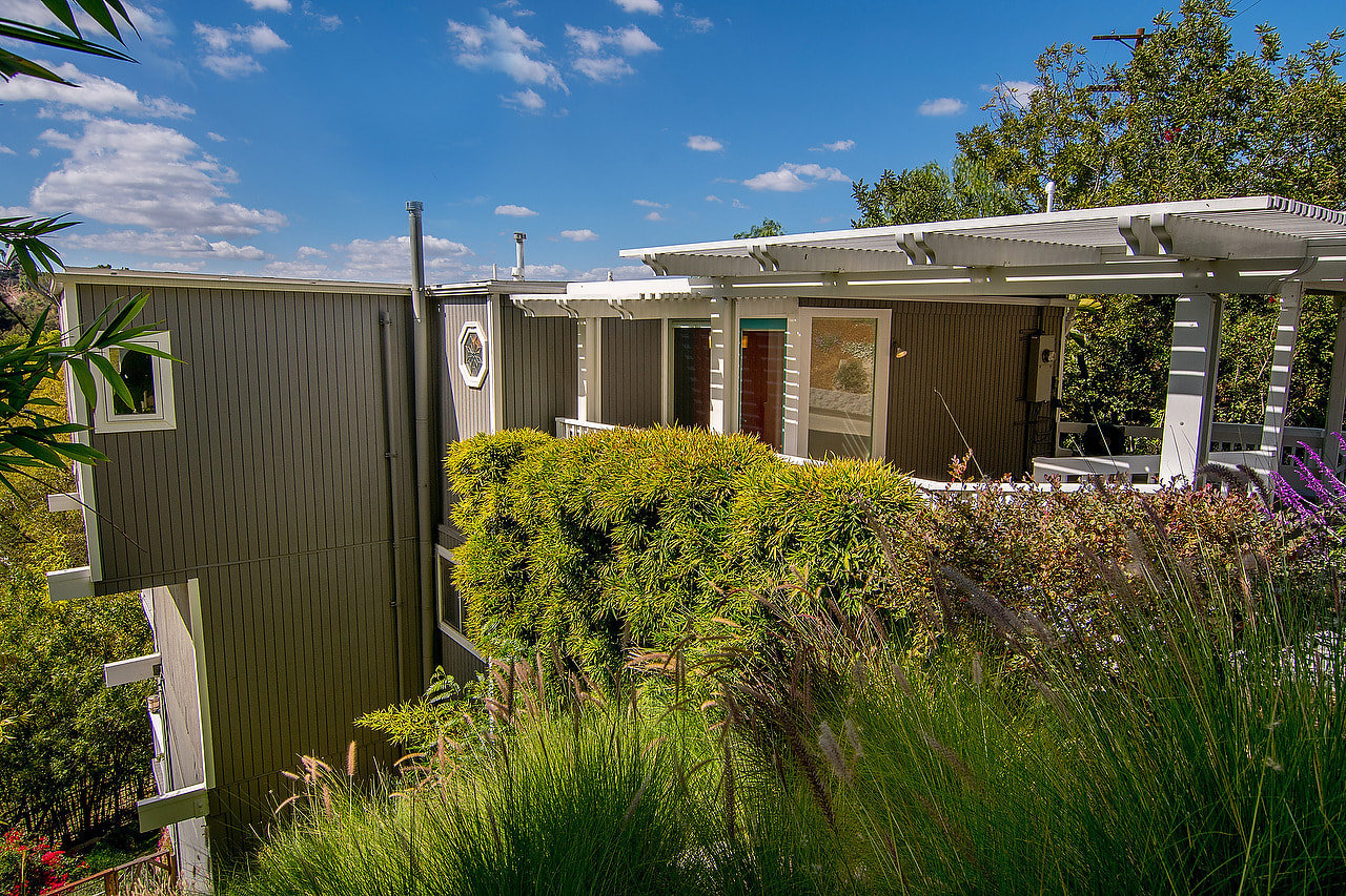3843 Sunswept Dr