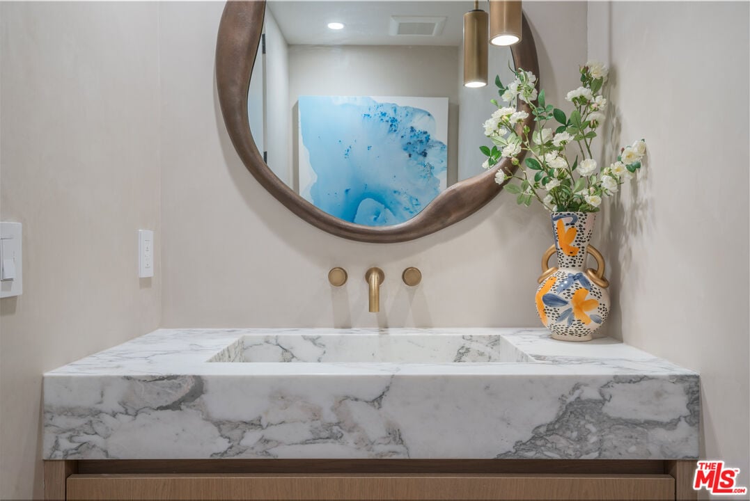 Windmere Crest, Dorrington Ave, 90048