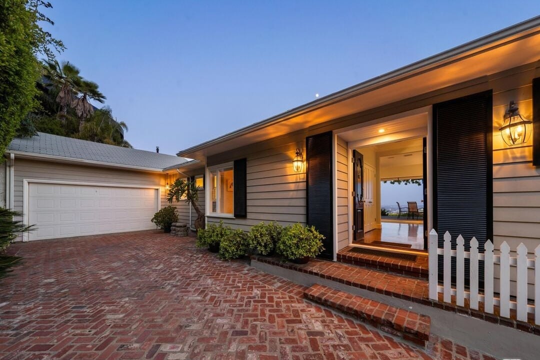 Sierra Mar Dr, 90069