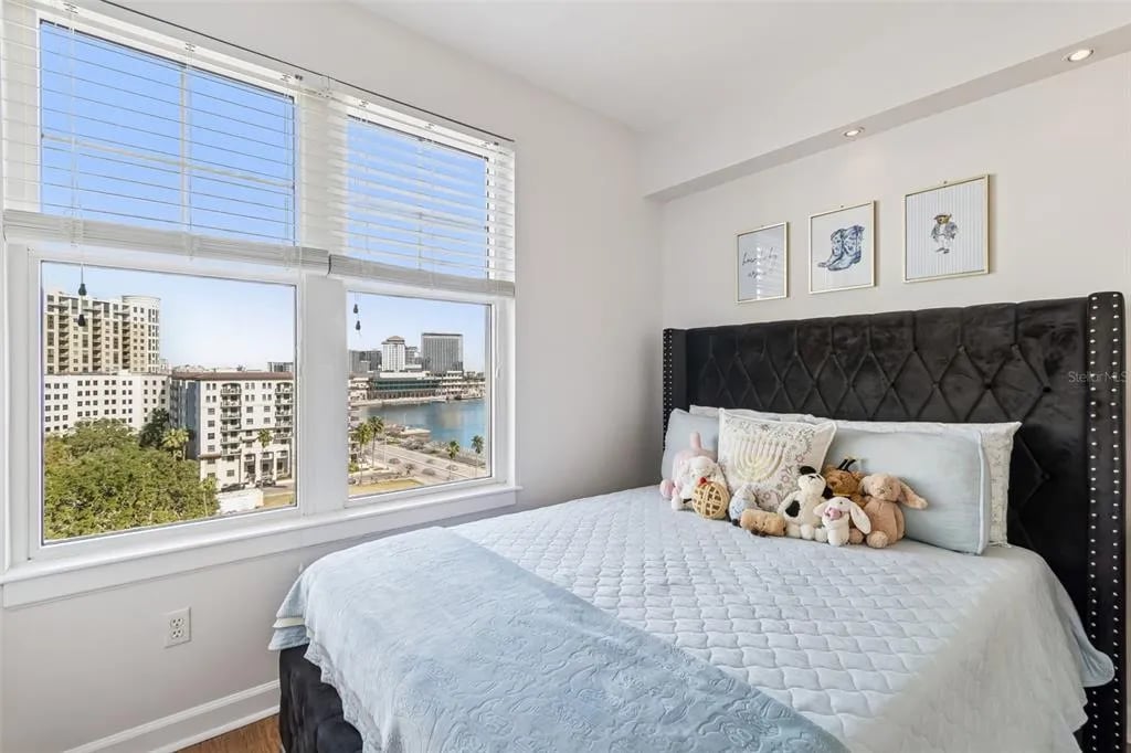 345 Bayshore Blvd, Apt 906