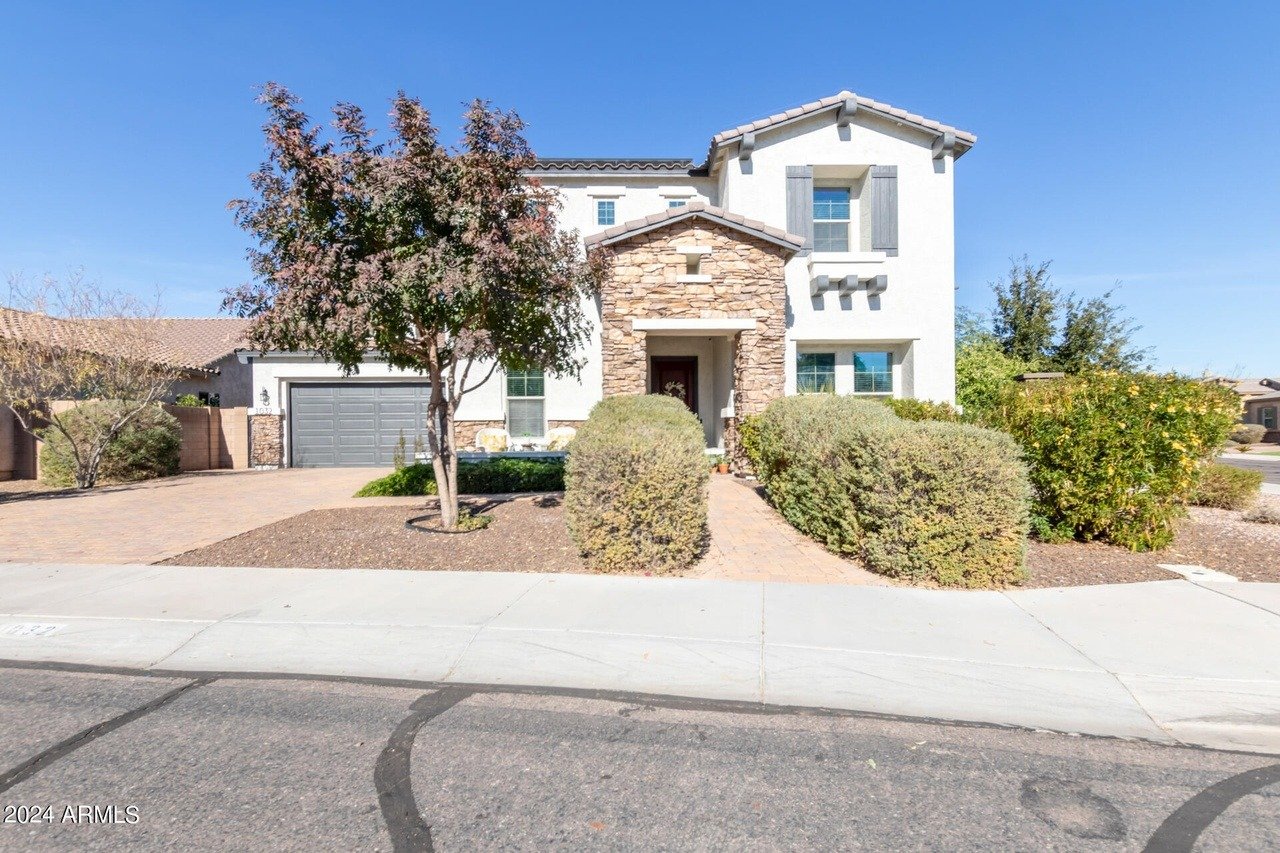 1032 E Vermont Dr