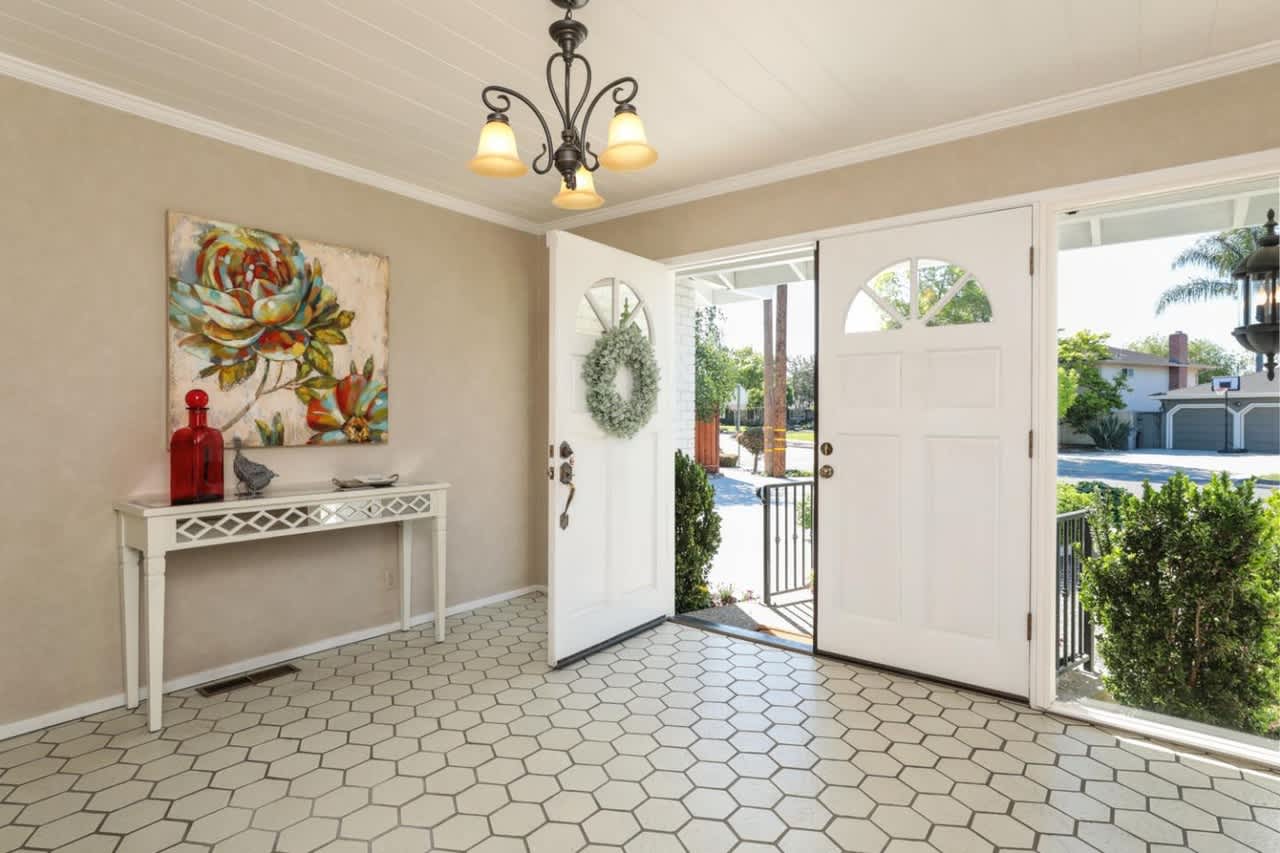 1211 Avalon Dr