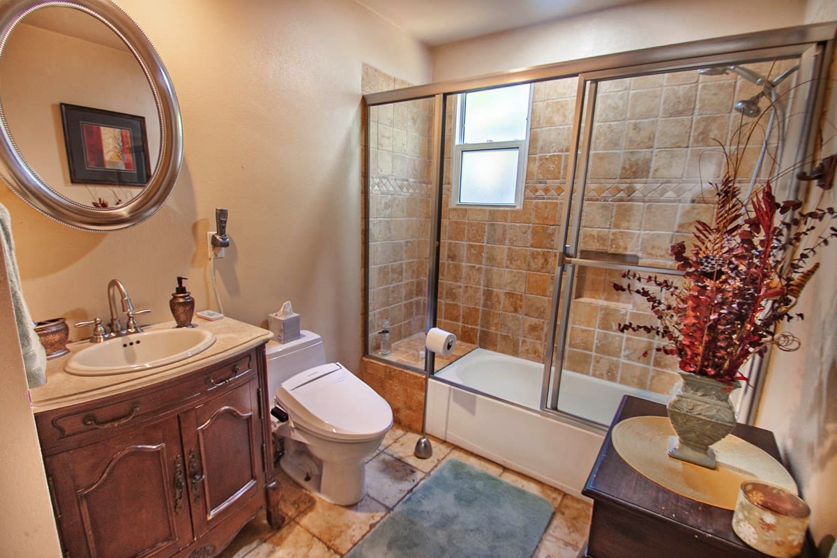 13011 Debby St Valley Glen, CA