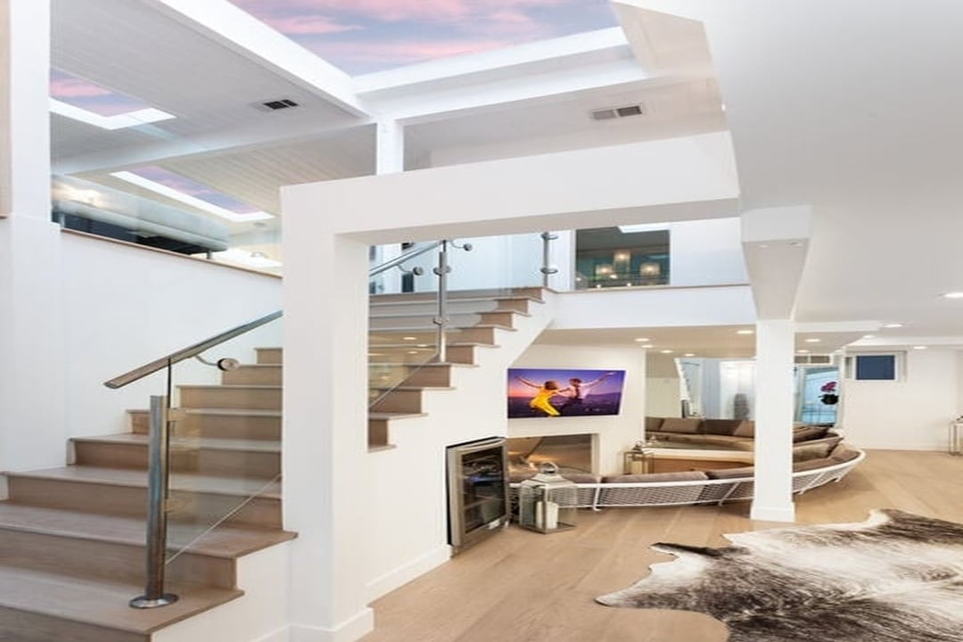 Halo Manor, Braeridge Dr, 90210