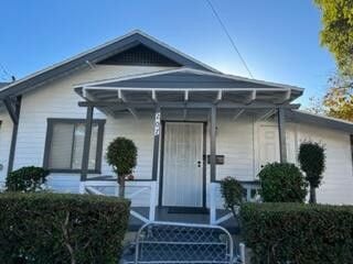 207 N Alisos St