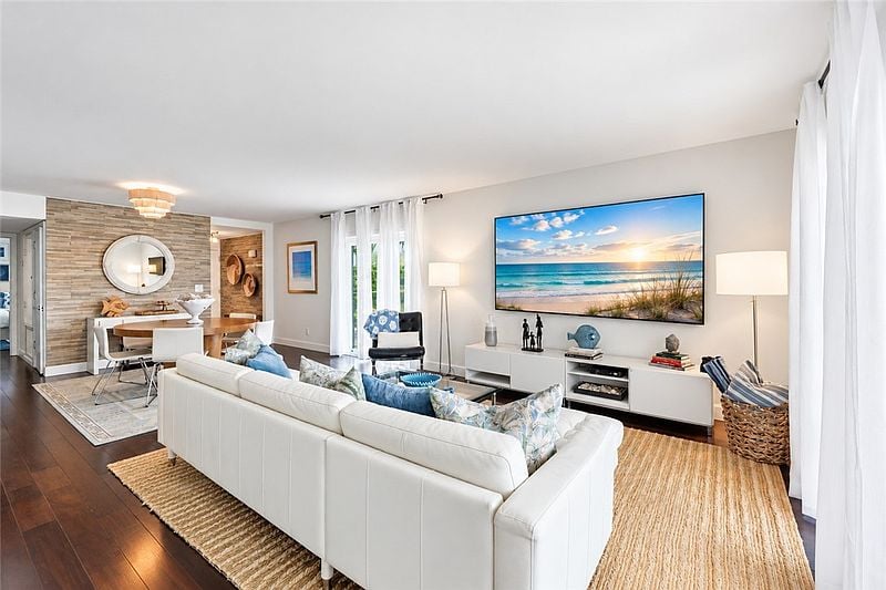 1700 Ocean Dr APT 202V