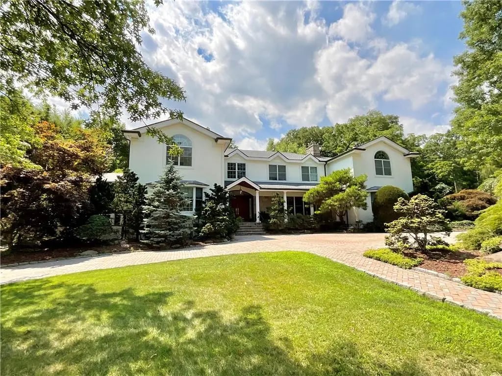 23 Leatherstocking Ln