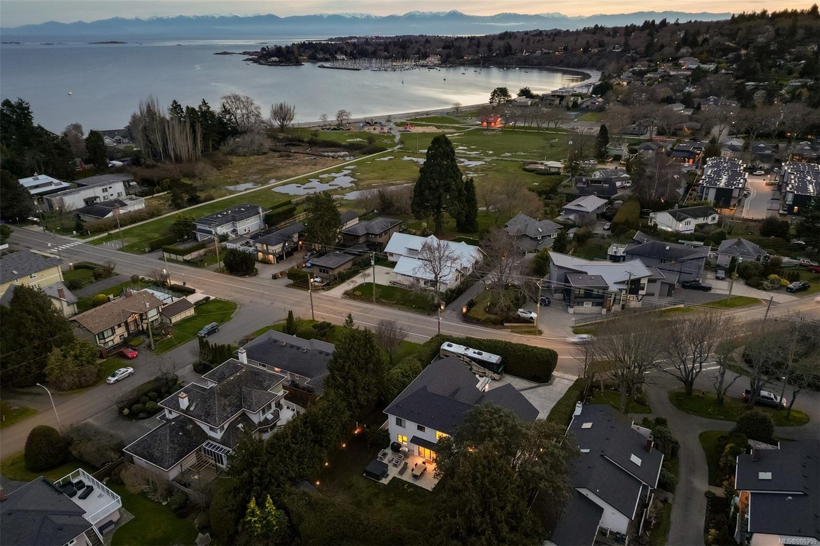 3880 Cadboro Bay Rd