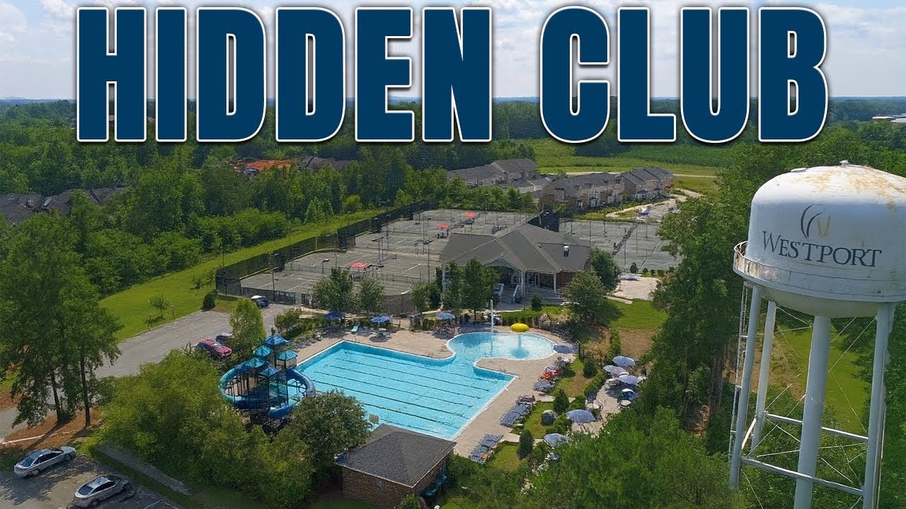 This Golf Community With Lake Access