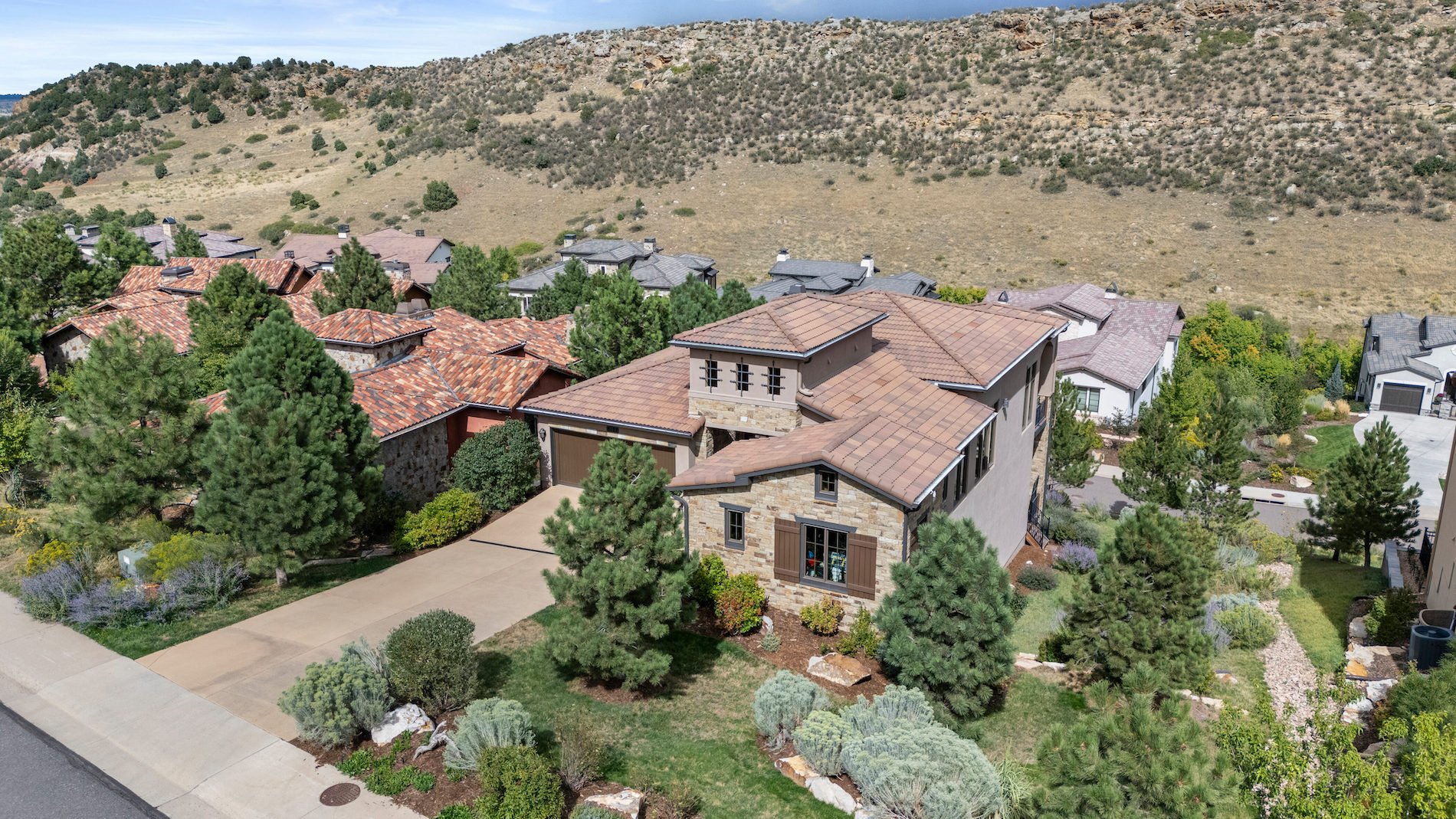 8122 Raphael Lane