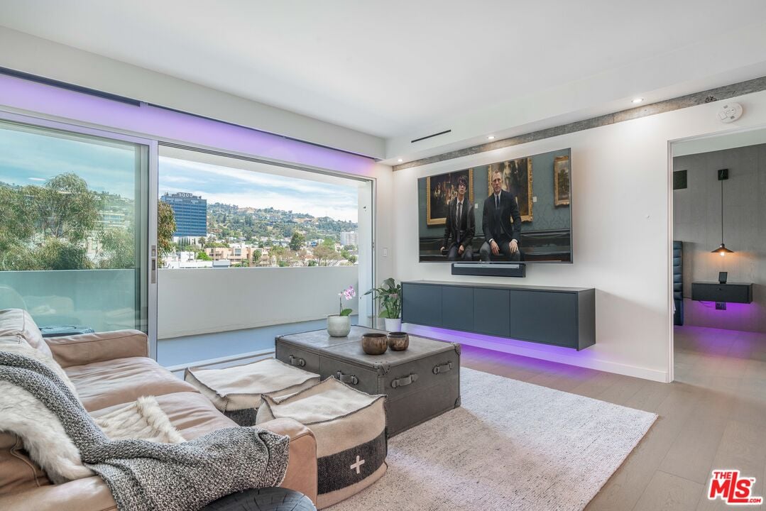 838 N Doheny Drive #804