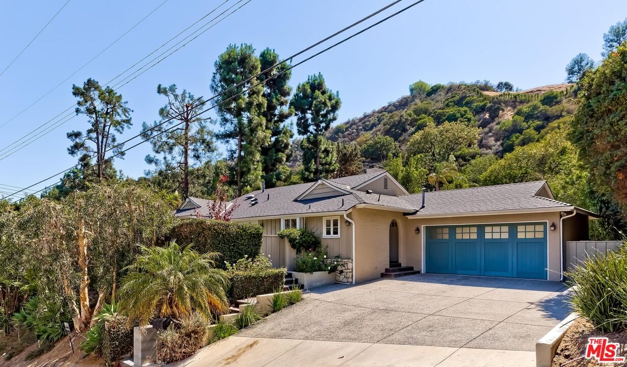 2277 Betty Ln