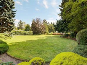 3900 Cadboro Bay Rd