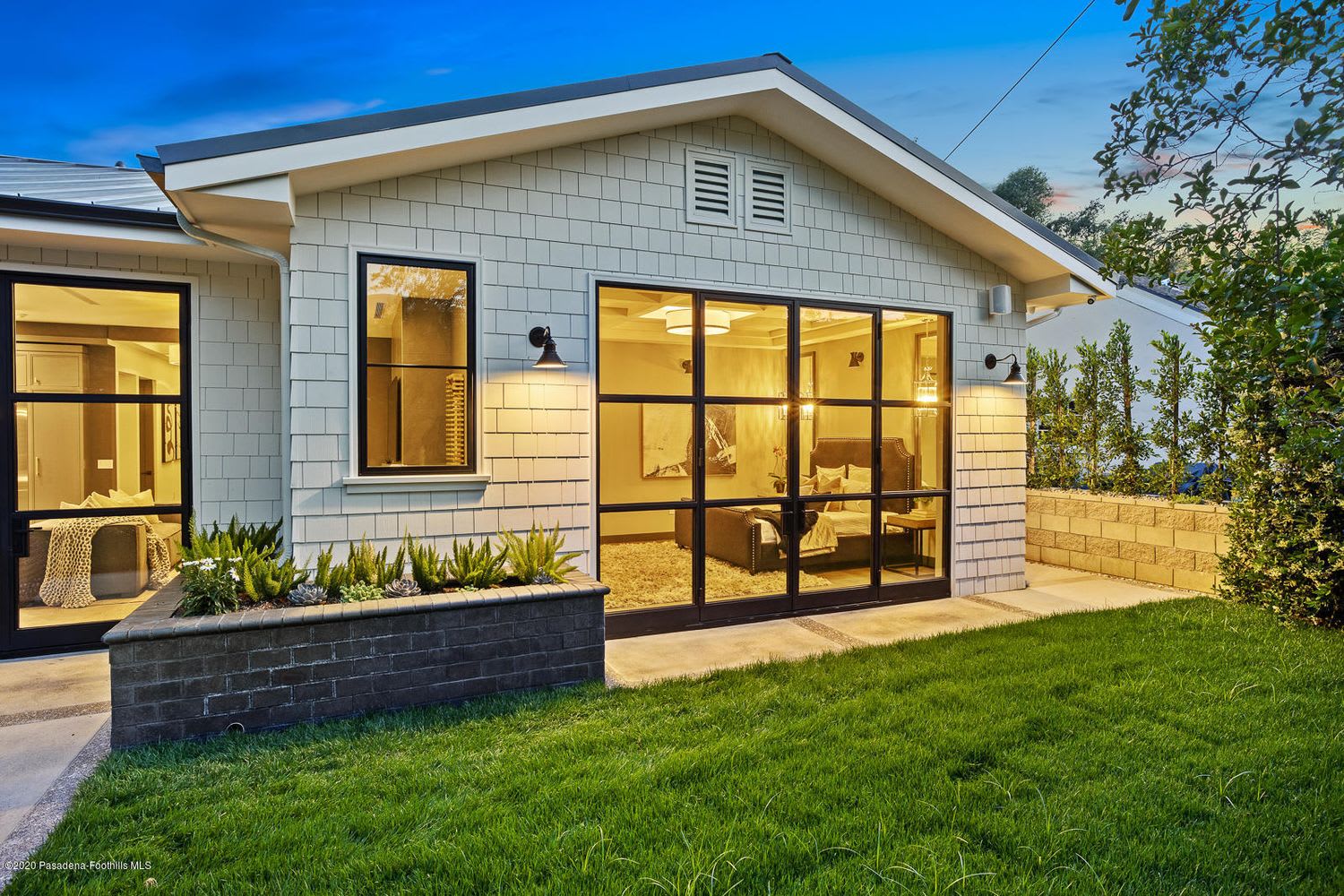 217 Lamour Dr
