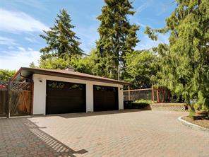 3900 Cadboro Bay Rd