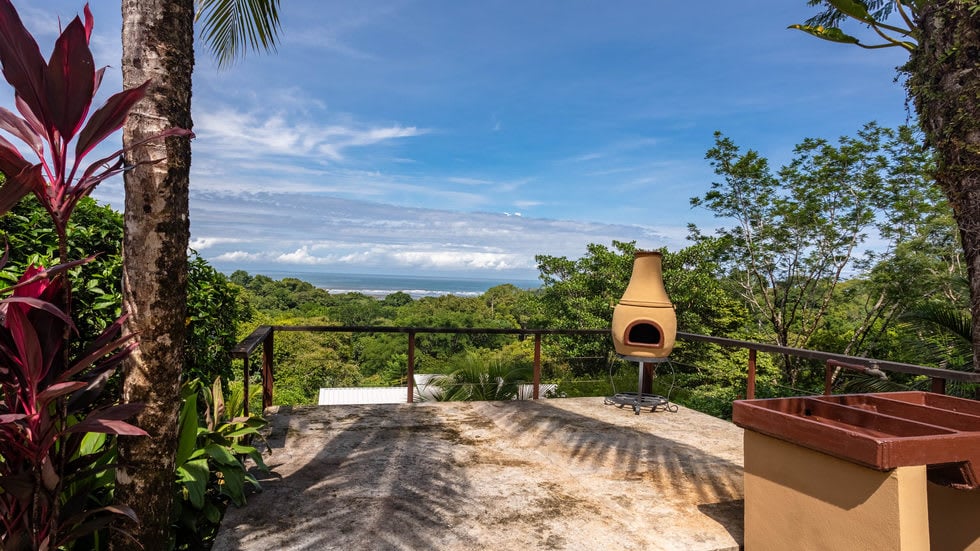 Home with White Water Views and Easy Access in Ojochal