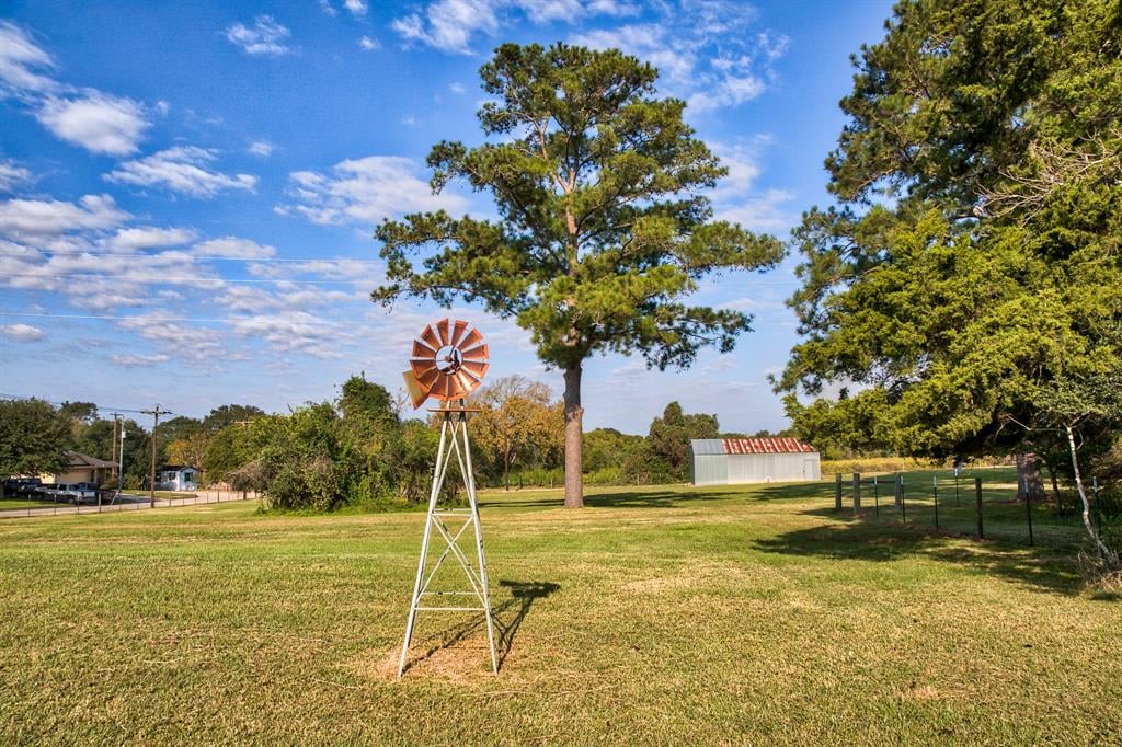 210 W Chatham St Bellville, Tx 77418