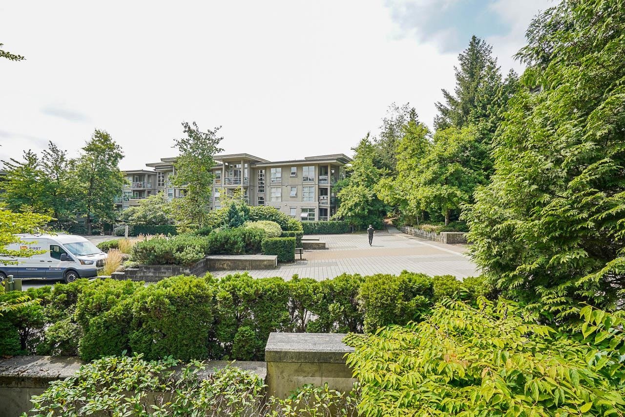 316-9319 University Cres