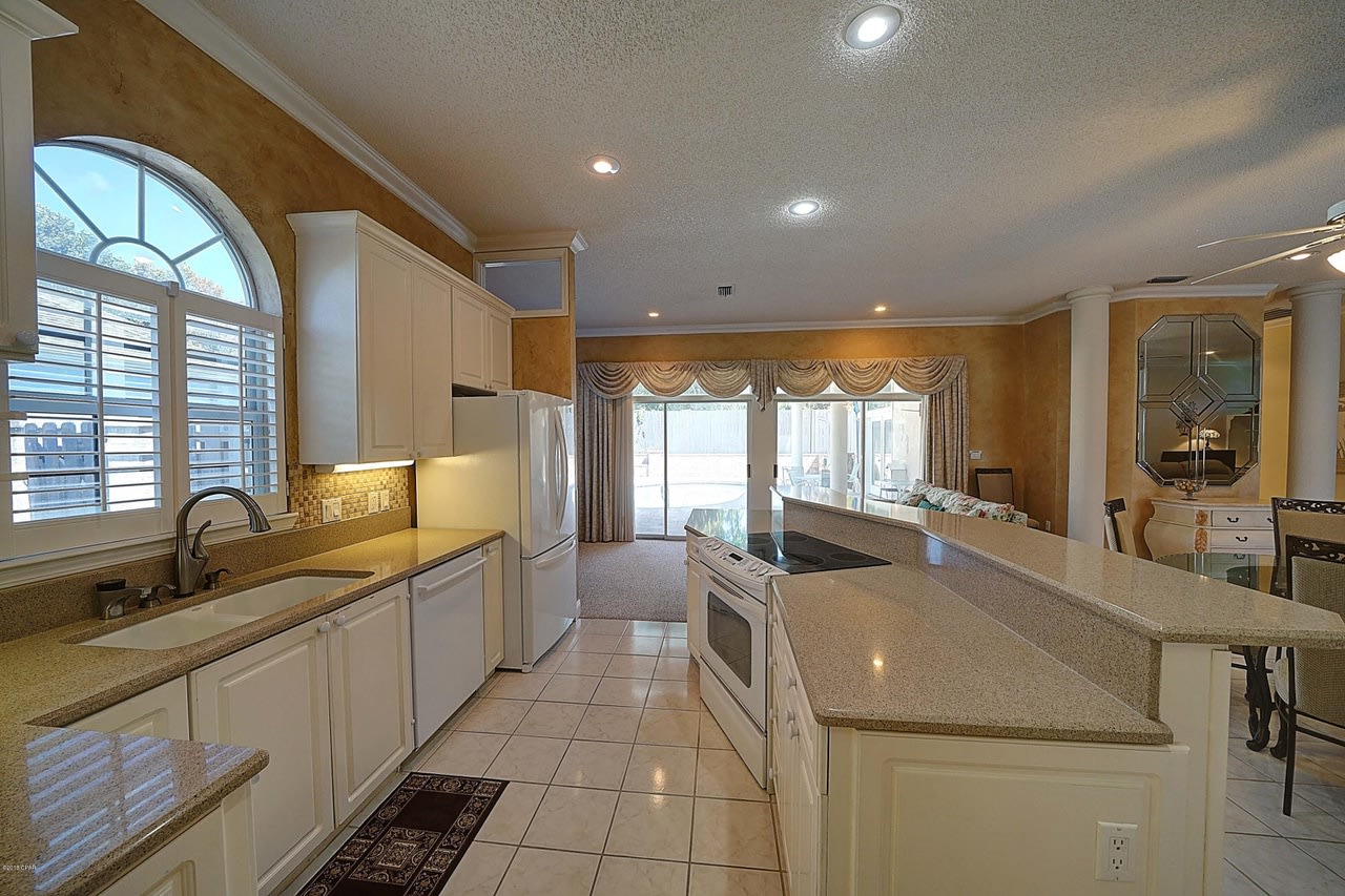 138 PALM GROVE Boulevard