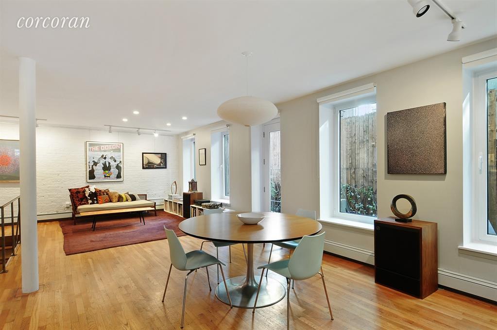211 E 3rd St, #1R
