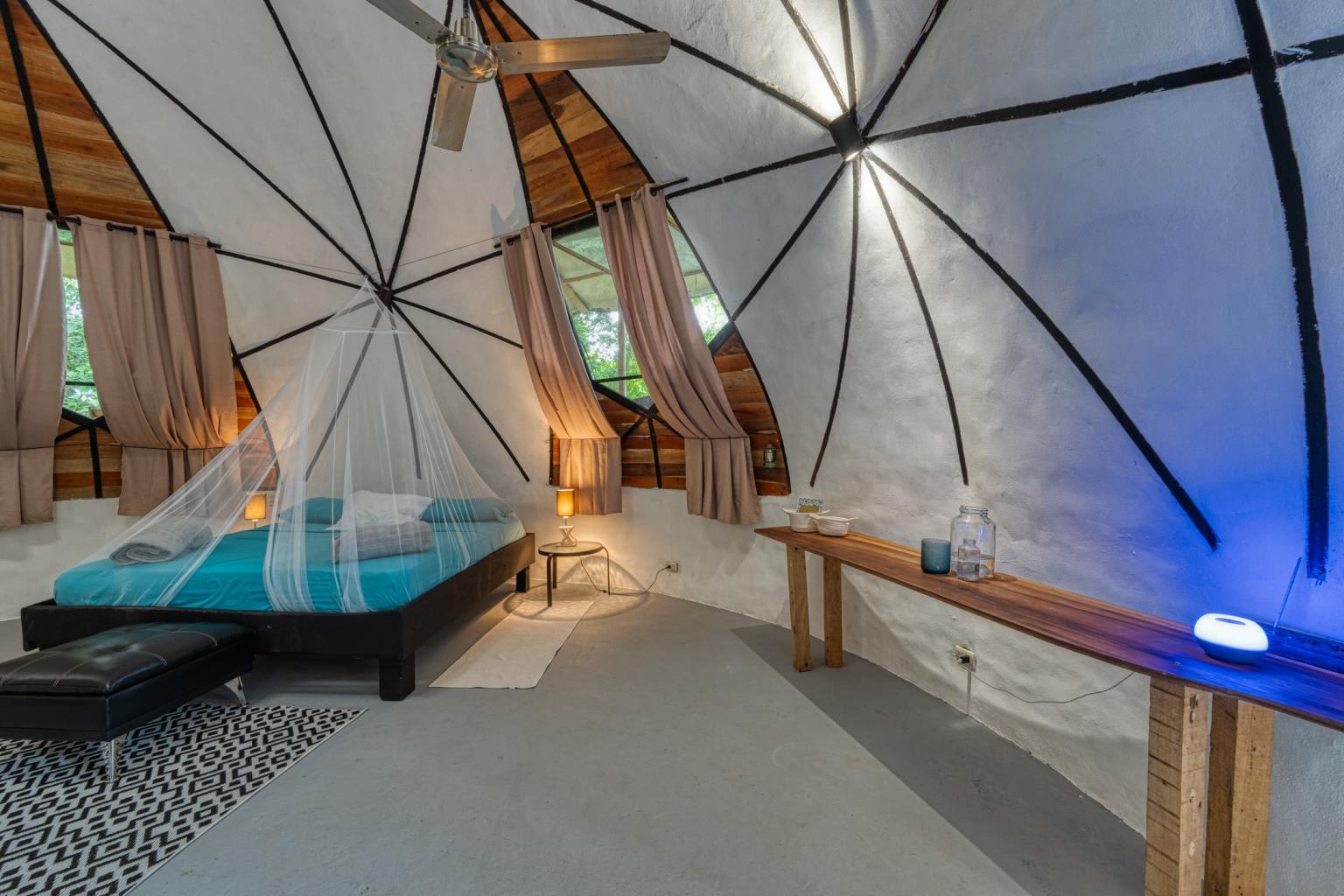 Exceptional Retreat Center on 62 Acre in Tinamastes