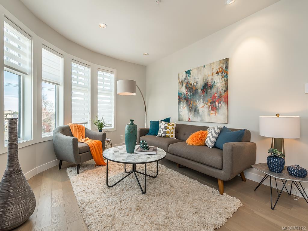 305-1765 Oak Bay Ave