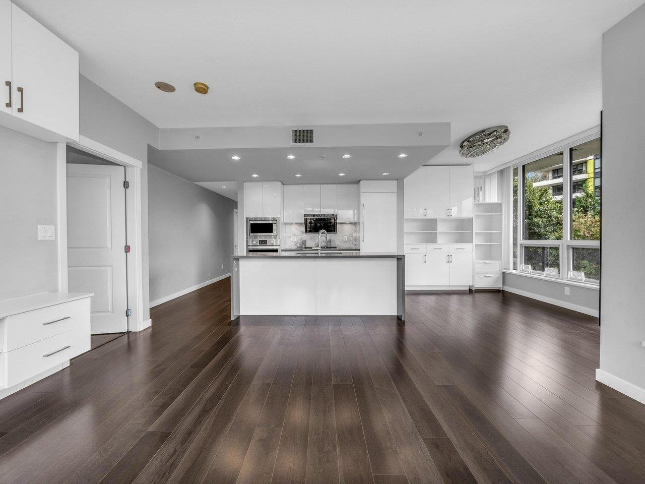 207-5628 Birney Ave