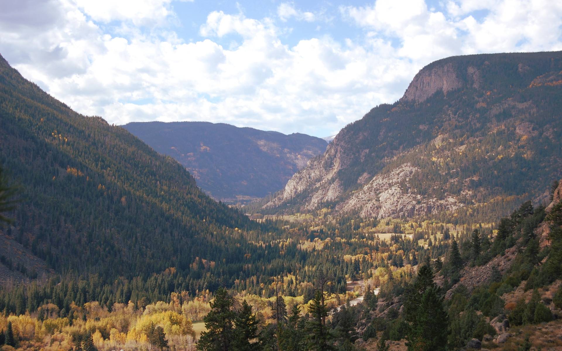 East Aspen, Colorado &ndash; mountain setting, river corridor, and upscale residential landscape